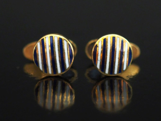 Vente aux enchères Paire de boutons de col en or jaune 750, à décor émaillé blanc et bleu