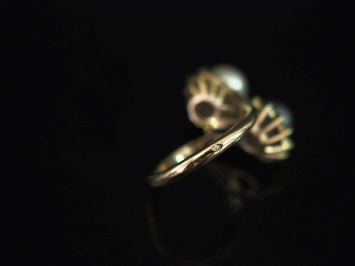 Bague dite "Toi   Moi" en or blanc 750, sertie d'une perle blanche et 