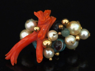 Vente aux enchères Broche ovale en or jaune 750, sertie de perles blanches, agate, turquo