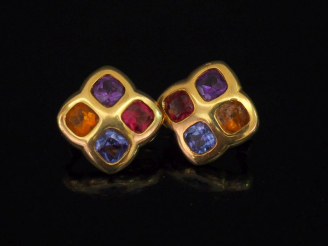 Vente aux enchères Paire de clips d'oreilles quadrilobés en or jaune 750, sertis de quatr