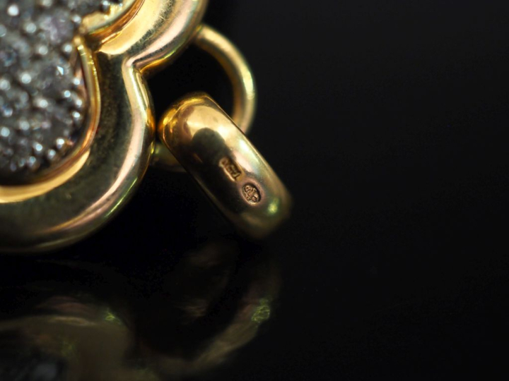 Pendentif en forme de cœur en or jaune 750, serti d'un pavage de diama