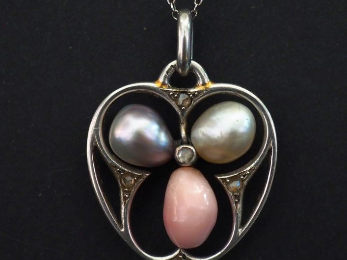 Chaine en or blanc 750, maille forçat, et son pendentif en or blanc 75