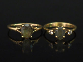 Vente aux enchères Ensemble comprenant :  - une bague en or jaune 750, sertie en son cent