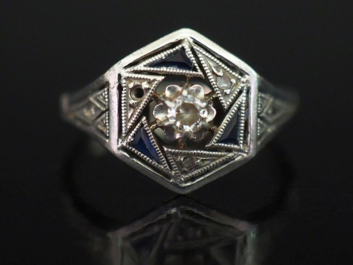 Bague de style Art déco en platine et or blanc 750, sertie de pierres 