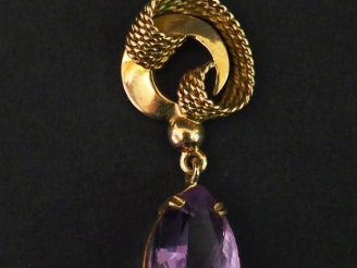 Vente aux enchères Pendentif de forme stylisée en or jaune 585, agrémenté d'une pendeloqu