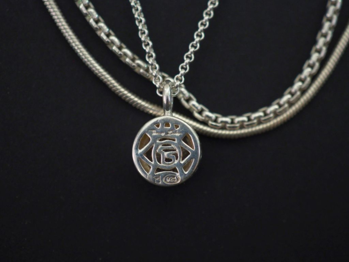 Ensemble comprenant :  - une chaine en argent 925, maille ronde.  Long