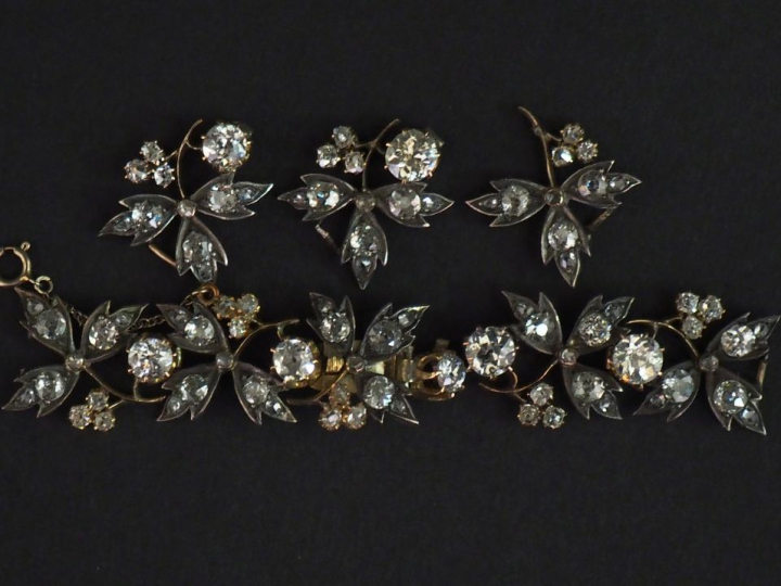 Cinq éléments de bracelet en argent et vermeil, sertis de diamants tai