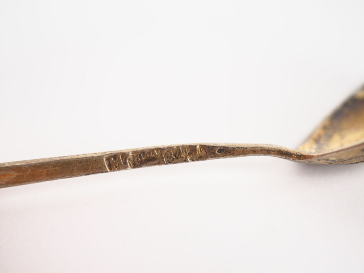 Ensemble de 12 cuillères à thé en vermeil niellé au modèle russe. Mosc