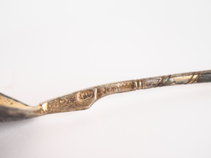 Ensemble de 12 cuillères à thé en vermeil niellé au modèle russe. Mosc