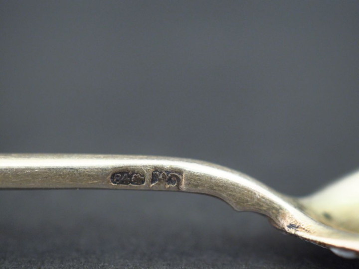 Collection de huit petites cuillères à thé en argent et émail cloisonn