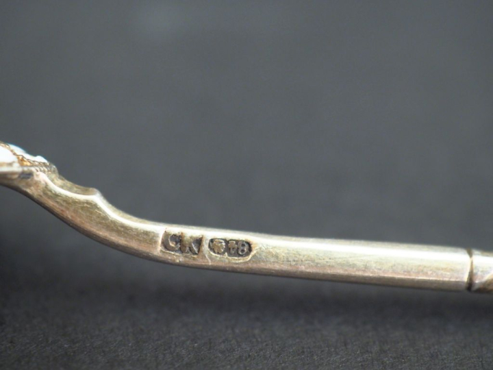 Collection de huit petites cuillères à thé en argent et émail cloisonn