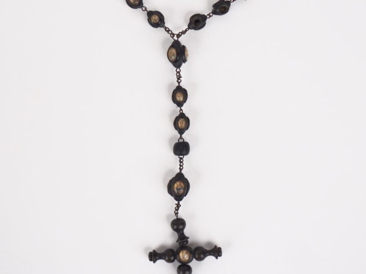 Chapelet Napoléon III en bois noirci et tourné de style Louis XIII, or