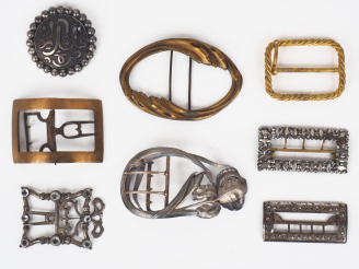 Vente aux enchères 8 différentes boucles de ceintures XIXème ou 1900 en métal argenté ou 