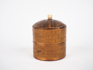 Vente aux enchères Boîte couverte cylindrique fin XVIIIème - début XIXème en marqueterie 