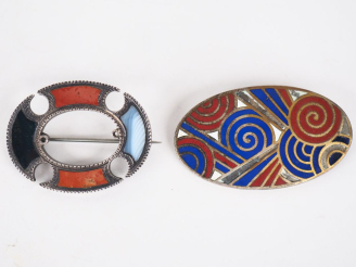 Vente aux enchères Broche de style Art Déco en métal doré et émaux polychromes Dim. 4,5 x
