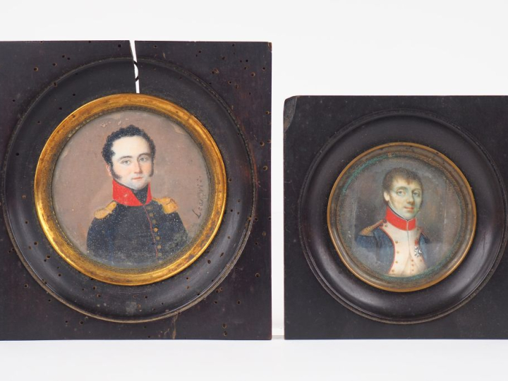 Miniature début XIXème, "portrait d'officier". Signée en bas à droite.
