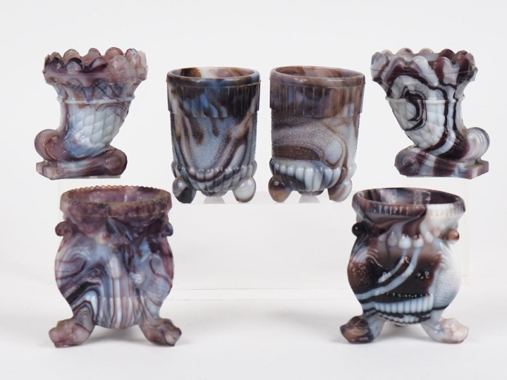 3 paires de vase 1900 en verre opalin mêlé blanc et violet dont un en 