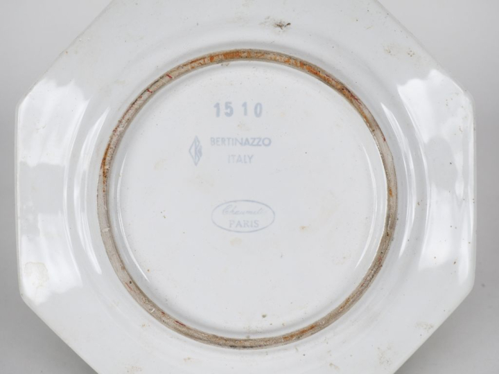 3 trompe-l'œil en céramique polychrome XXème, "assiette de champignons