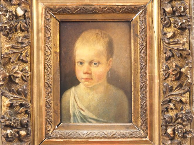 Ecole française XIXème.  "portrait d'enfant à la toge" Huile sur panne
