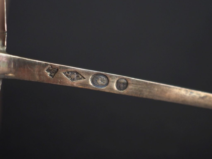 Louche à punch en argent, poinçon au Coq, manche en corne.  Long. 31,5