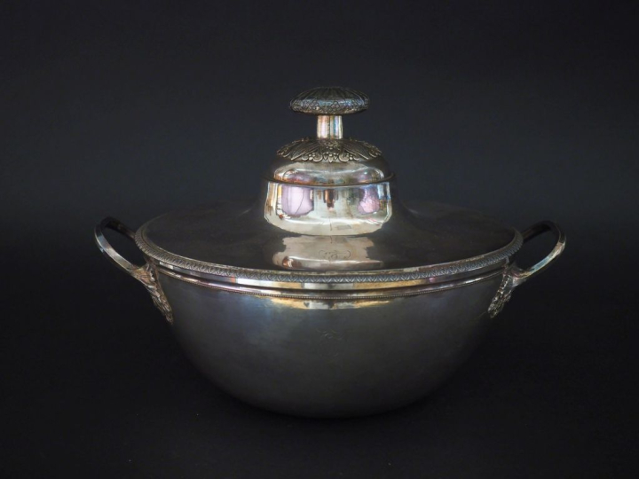 Légumier début XIXème en argent 950, poinçon au 2ème Coq, à décor de f