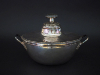 Vente aux enchères Légumier début XIXème en argent 950, poinçon au 2ème Coq, à décor de f