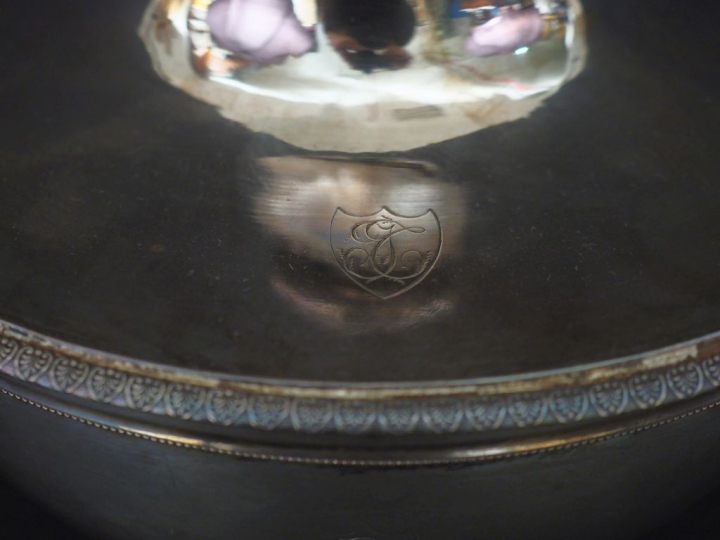 Légumier début XIXème en argent 950, poinçon au 2ème Coq, à décor de f