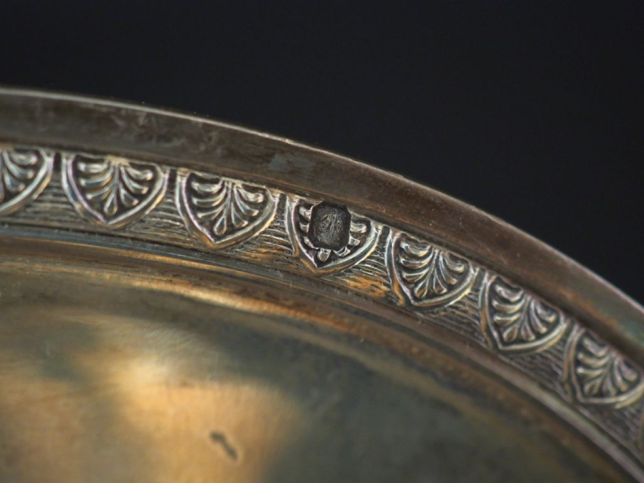 Saucière début XIXème en agrent 950, poinçon au 2ème Coq, à décor de f