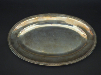 Vente aux enchères Petit plat ovale début XIXème en argent 950, poinçon au 2ème Coq, à dé