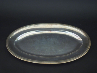 Vente aux enchères Grand plat ovale début XIXème en argent 950, poinçon au 2ème Coq, à dé