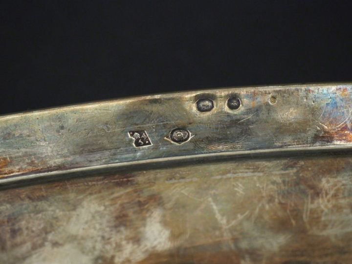 Grand plat ovale début XIXème en argent 950, poinçon au 2ème Coq, à dé