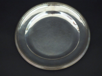 Vente aux enchères Plat rond début XIXème en argent 950, poinçon au 2ème Coq, modèle à fi