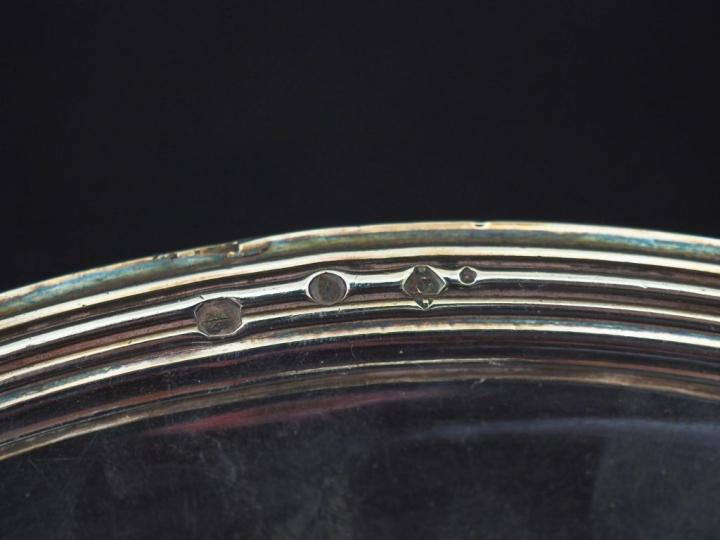 Plat rond début XIXème en argent 950, poinçon au 2ème Coq, modèle à fi