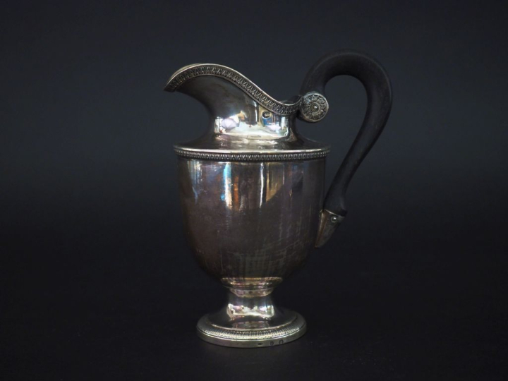 Petite verseuse sur piédouche début XIXème en argent 950, poinçon au 2