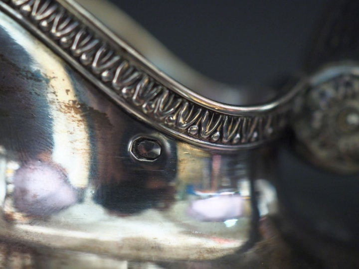 Petite verseuse sur piédouche début XIXème en argent 950, poinçon au 2