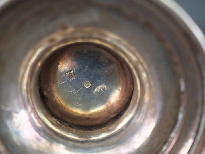 Petite verseuse sur piédouche début XIXème en argent 950, poinçon au 2