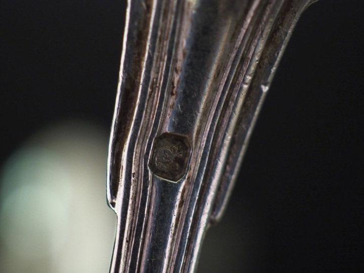 Ensemble comprenant :  - quatre petites cuillères en argent 925, poinç