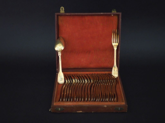 Vente aux enchères Suite de douze couverts Restauration en vermeil 950, poinçon Vieillard