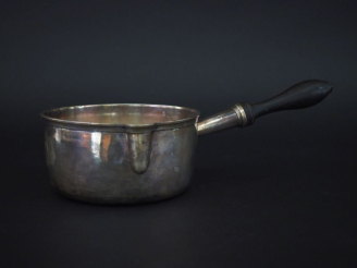 Vente aux enchères Casserole à bec verseur Restauration en argent lisse 950, poinçon Viei