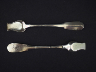 Vente aux enchères Paire de pelles à sel Restauration en argent 950, poinçon Vieillard.  