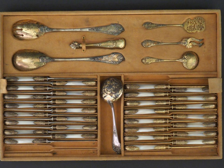 Partie de ménagère de style Louis XV en argent et vermeil 925, poinçon