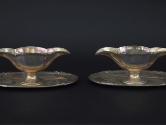 Vente aux enchères Paire de saucières en argent 915 espagnol, à décor de frise de feuille