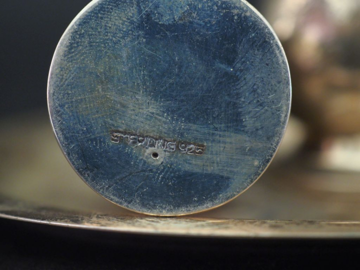 Garniture de table en argent lisse anglais 925. Comprenant une salière