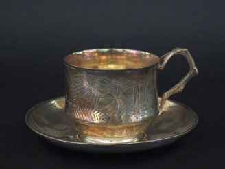Vente aux enchères Tasse et sa sous-tasse en argent 925, poinçon Minerve, à décor gravé d