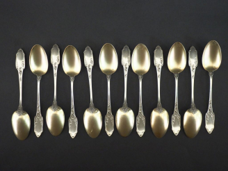 Vente aux enchères Suite de douze petites cuillères de Style Art Nouveau en argent et ver