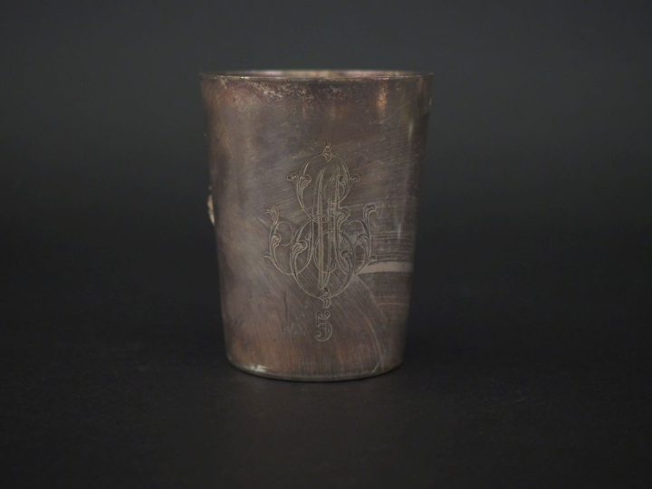 Timbale à fond plat de style Art Nouveau en argent 925, poinçon Minerv