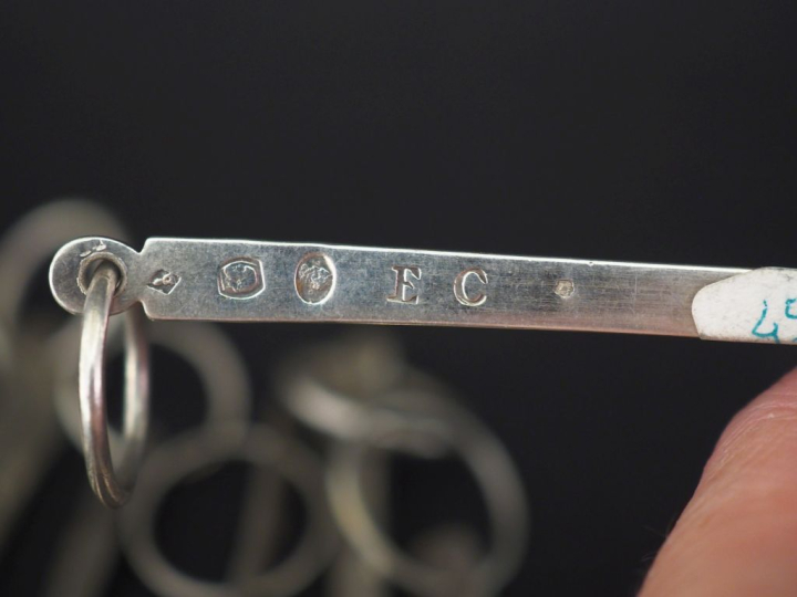 Ensemble de piques en argent, poinçons dépareillés.  Poids. 418  g   