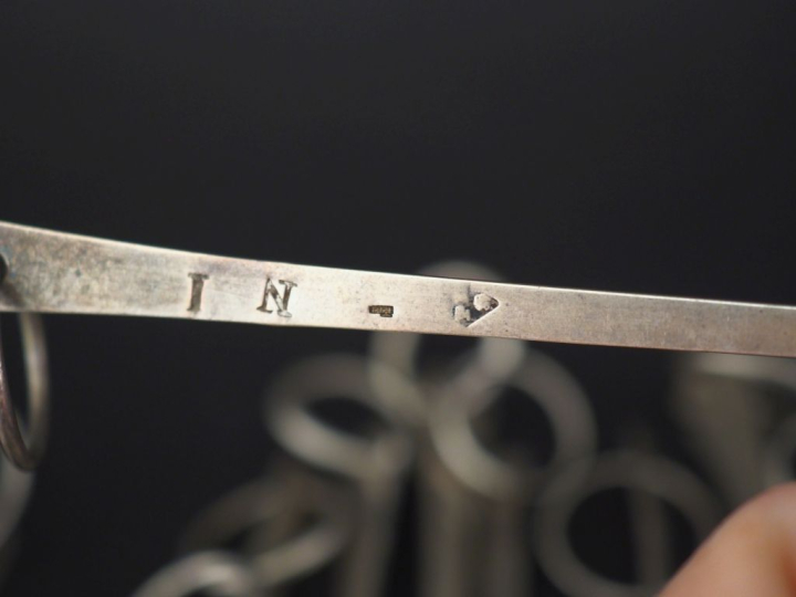Ensemble de piques en argent, poinçons dépareillés.  Poids. 418  g   