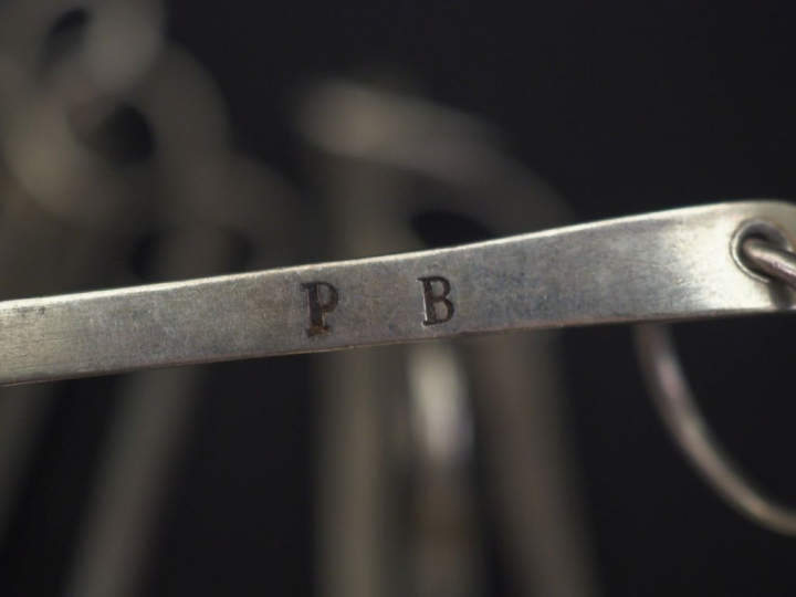 Ensemble de piques en argent, poinçons dépareillés.  Poids. 418  g   