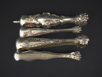 Vente aux enchères Quatre différentes pinces à sucre en argent 925, poinçon Minerve.  Poi